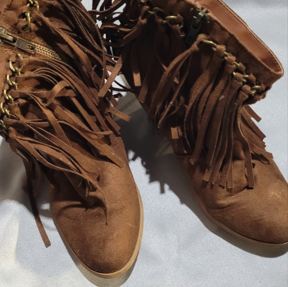 Boots - Picture 2 of 4